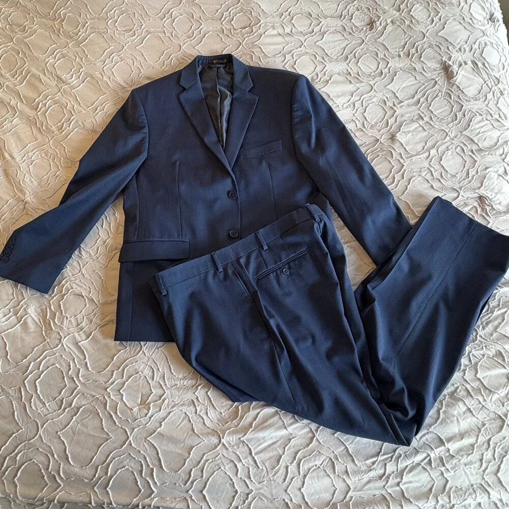 Collection by Michael Strahan Modern Fit Navy Suit